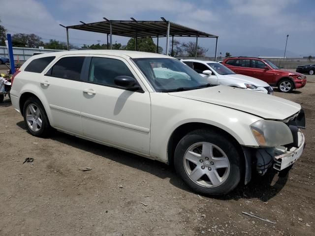 2005 Dodge Magnum SE