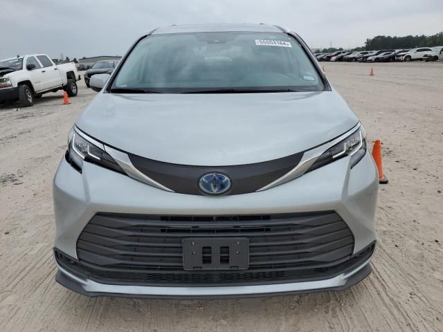 2021 Toyota Sienna LE