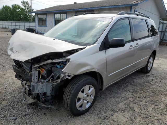 2004 Toyota Sienna CE