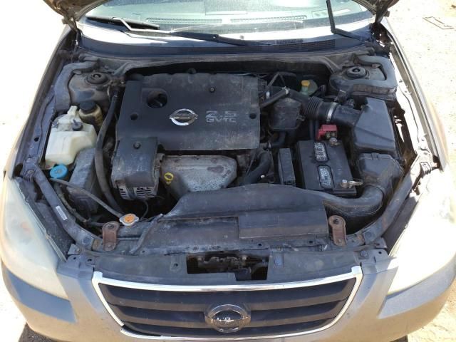 2004 Nissan Altima Base