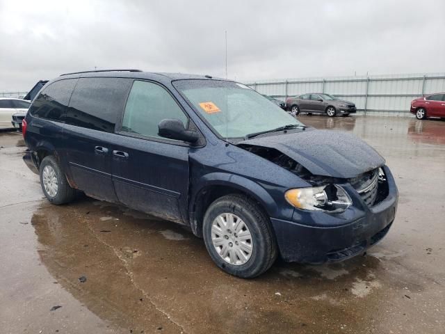 2007 Chrysler Town & Country LX