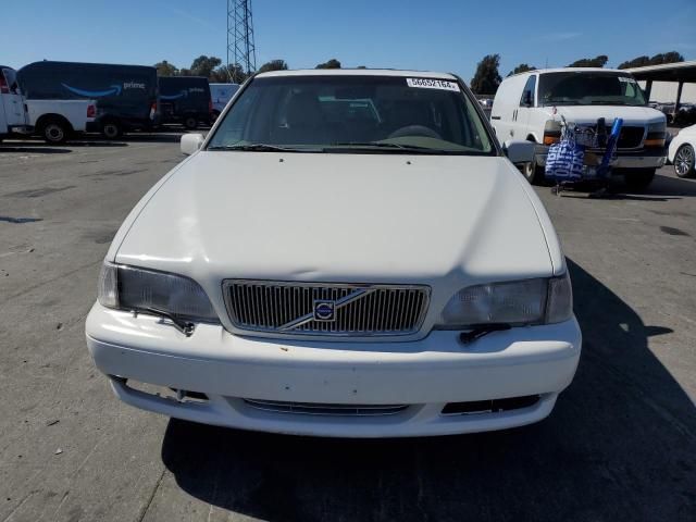 2000 Volvo V70 Base