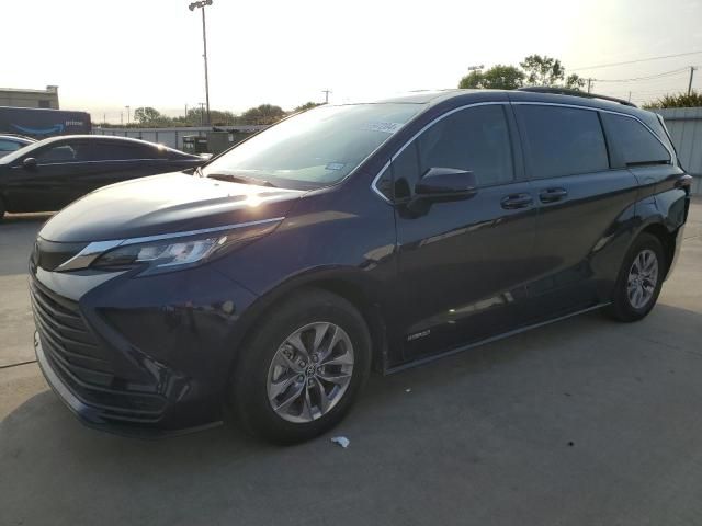 2021 Toyota Sienna LE