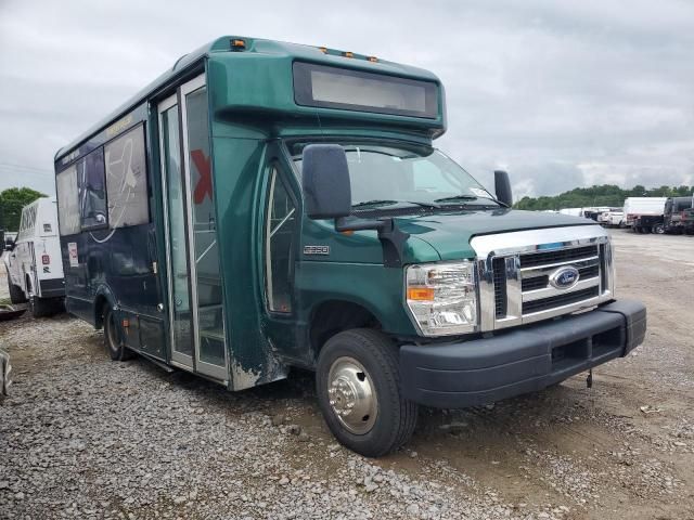 2017 Ford Econoline E350 Super Duty Cutaway Van