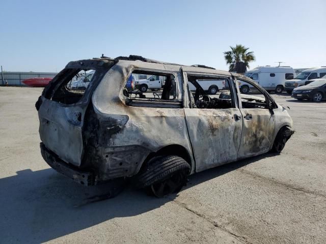 2019 Toyota Sienna LE