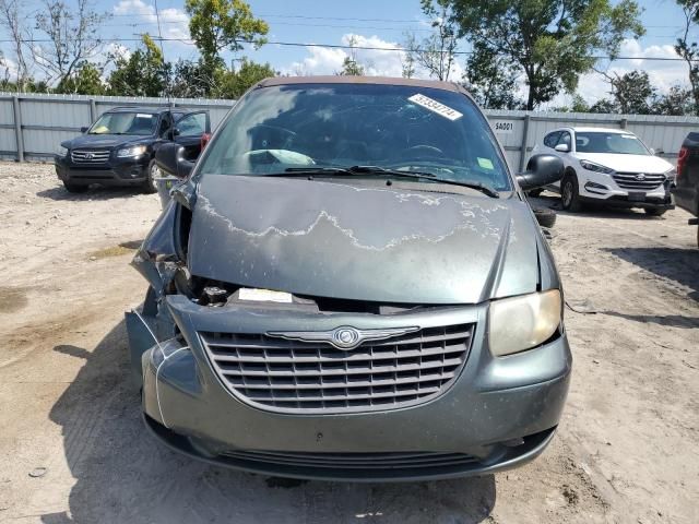 2004 Chrysler Town & Country