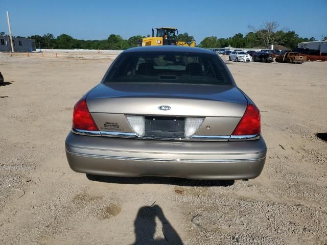 2004 Ford Crown Victoria LX