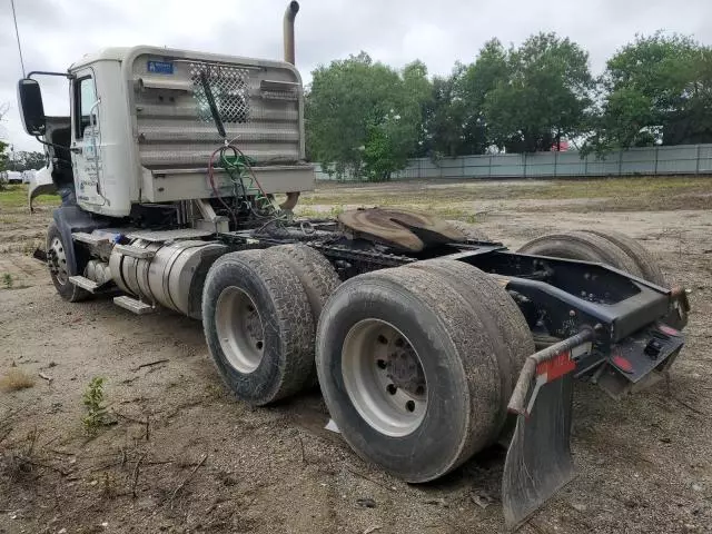 2017 Mack 600 CXU600