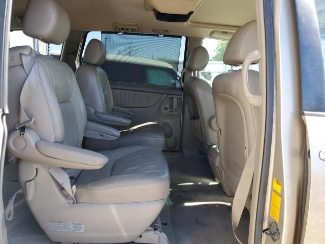 2004 Toyota Sienna XLE