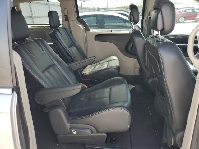 2014 Chrysler Town & Country Touring L