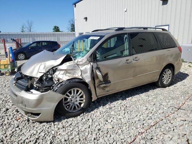 2004 Toyota Sienna XLE