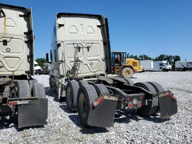 2020 Freightliner Cascadia 126