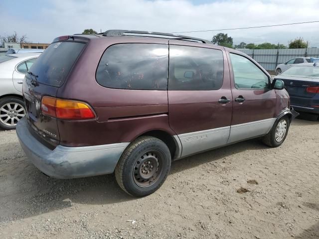 1999 Toyota Sienna CE