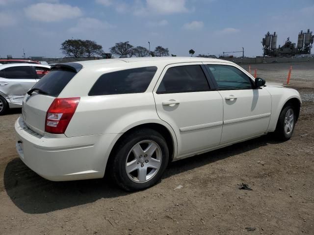 2005 Dodge Magnum SE