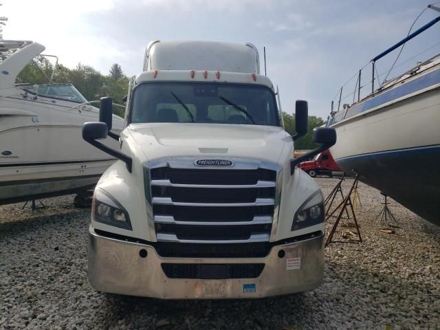 2021 Freightliner Cascadia 126