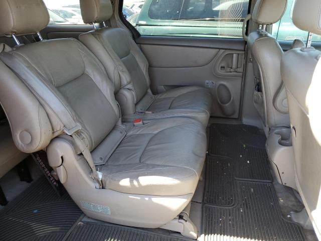 2005 Toyota Sienna XLE