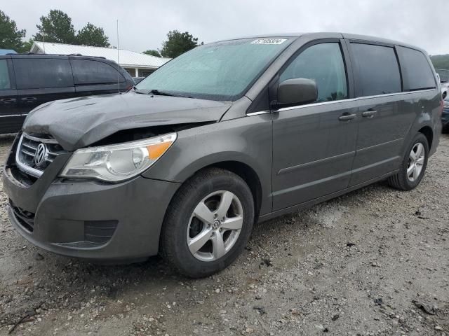 2010 Volkswagen Routan SE