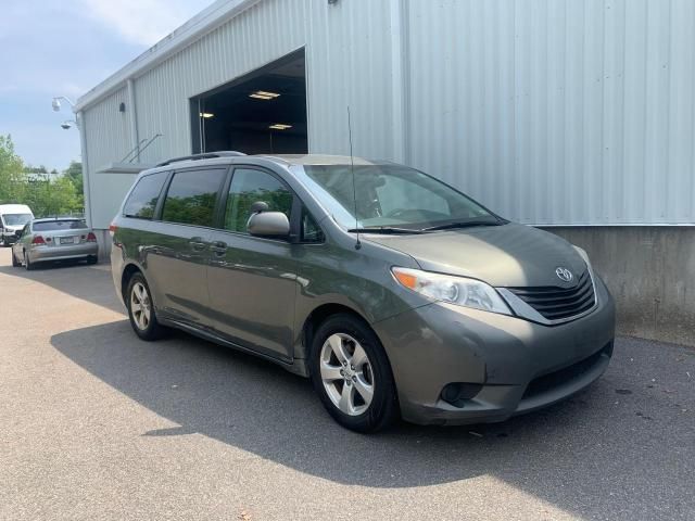 2013 Toyota Sienna LE