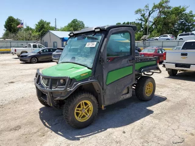 2019 John Deere XUV835R