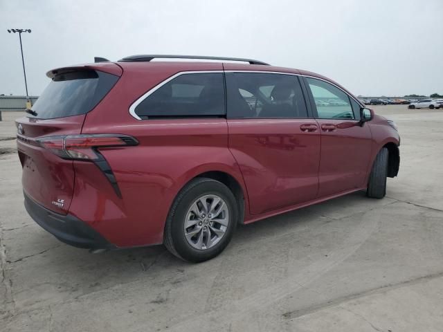 2022 Toyota Sienna LE