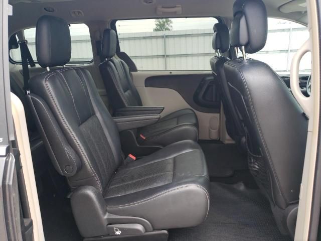 2011 Chrysler Town & Country Touring L