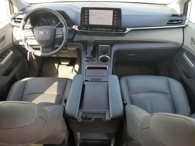 2023 Toyota Sienna LE