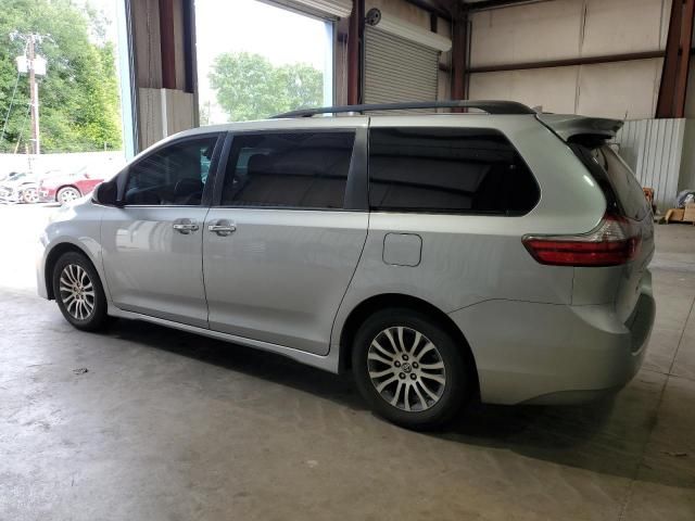 2020 Toyota Sienna XLE