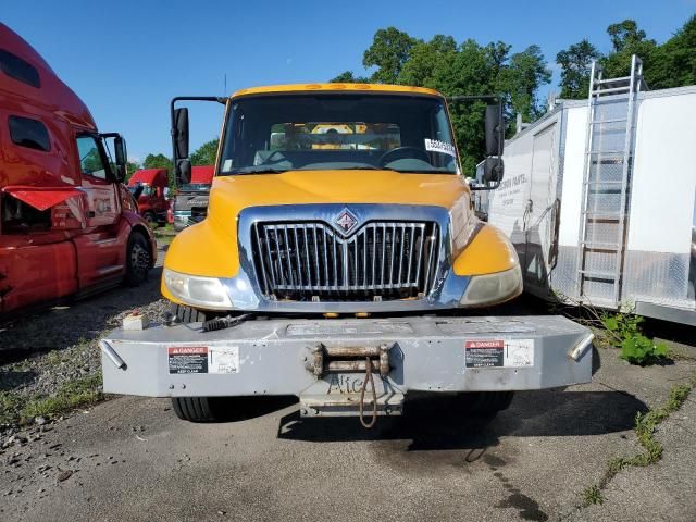 2005 International 4000 4400