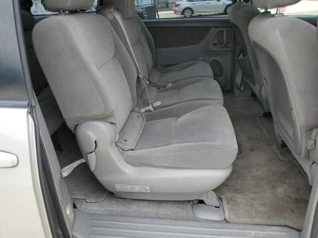 2005 Toyota Sienna CE