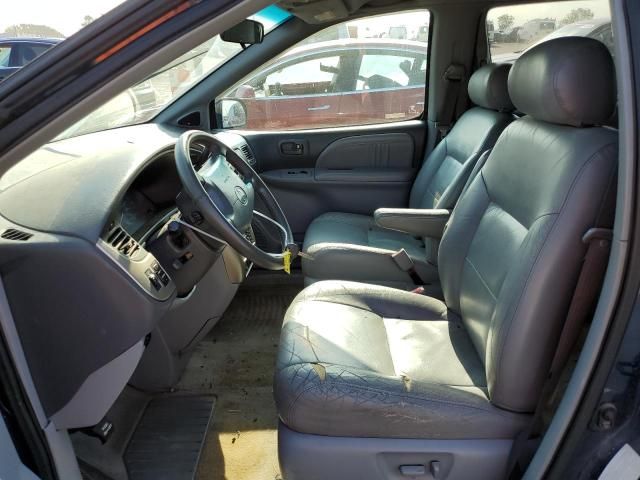 2001 Toyota Sienna LE