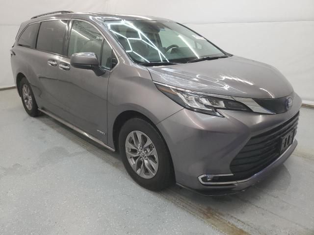 2021 Toyota Sienna XLE