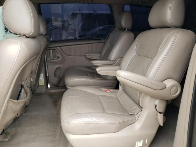 2004 Toyota Sienna XLE