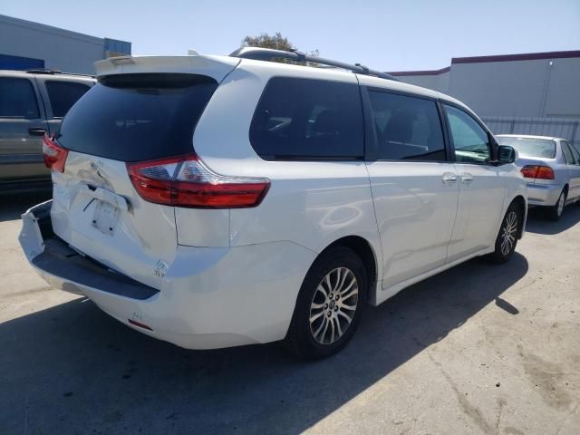 2020 Toyota Sienna XLE