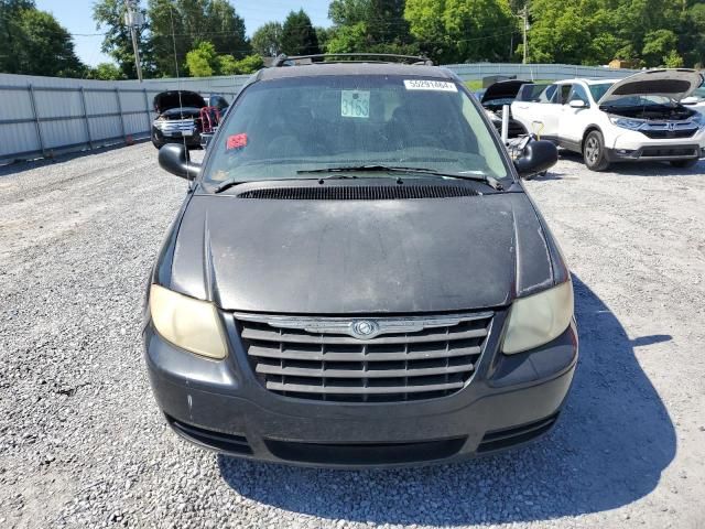 2005 Chrysler Town & Country LX