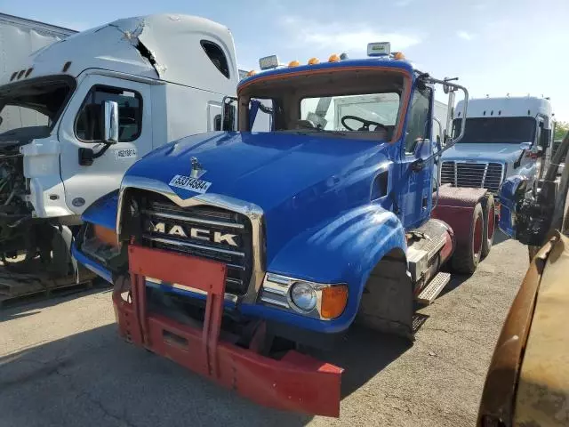 2005 Mack 700 CV700