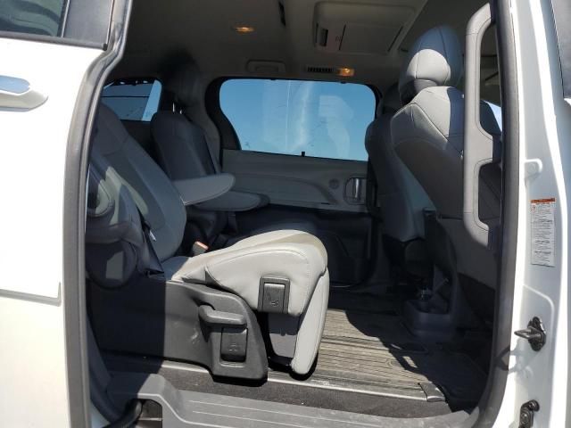 2022 Toyota Sienna Limited