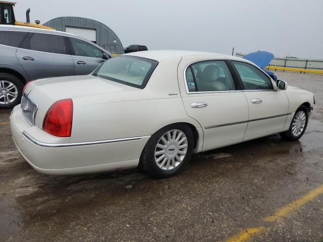 2005 Lincoln Town Car Signature