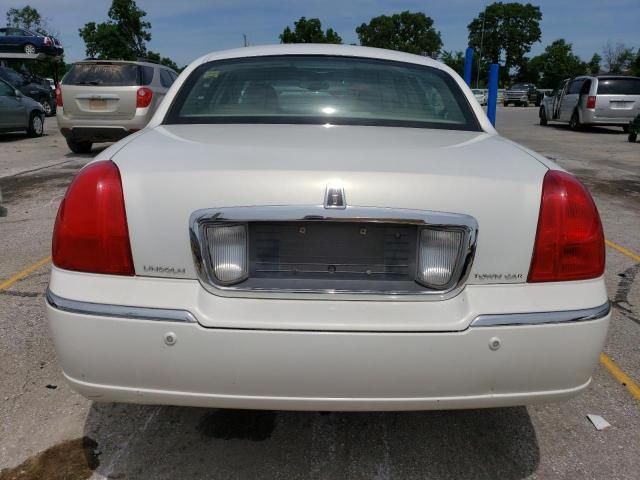 2003 Lincoln Town Car Signature