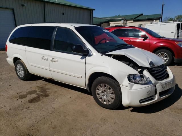 2007 Chrysler Town & Country LX