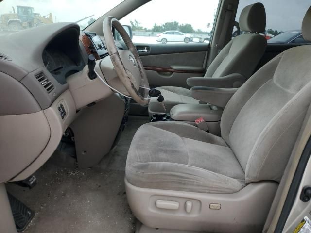 2005 Toyota Sienna XLE