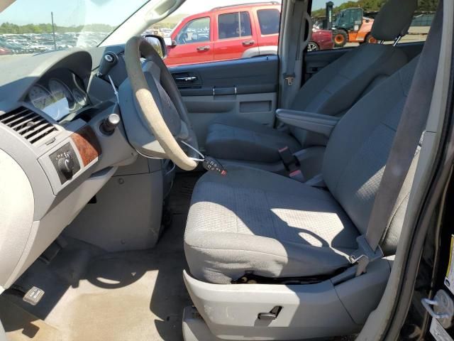 2010 Chrysler Town & Country LX