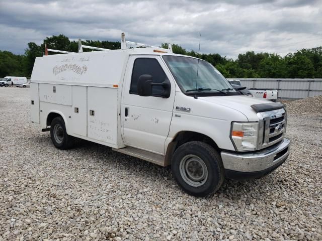 2012 Ford Econoline E350 Super Duty Cutaway Van