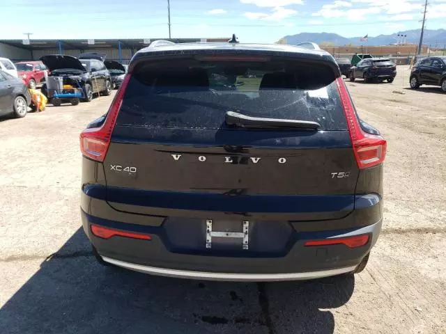 2019 Volvo XC40 T5 Momentum