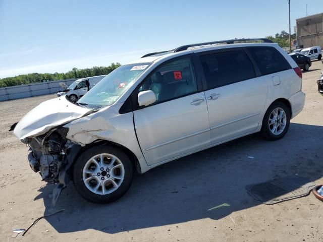 2004 Toyota Sienna XLE