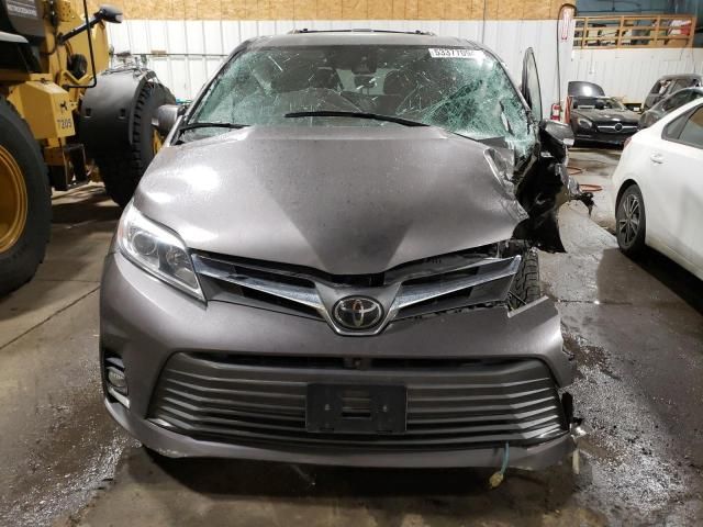 2018 Toyota Sienna XLE