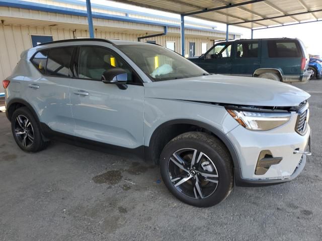 2024 Volvo XC40 Core