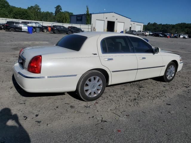 2005 Lincoln Town Car Signature Limited