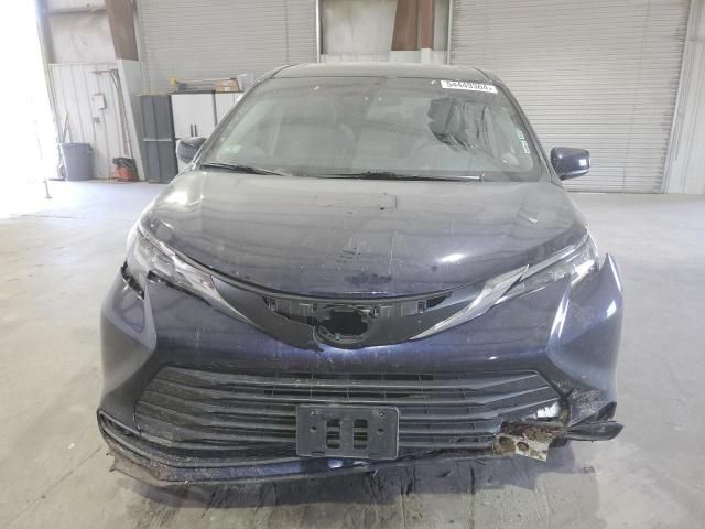 2021 Toyota Sienna LE