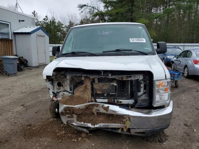 2013 Ford Econoline E350 Super Duty Wagon