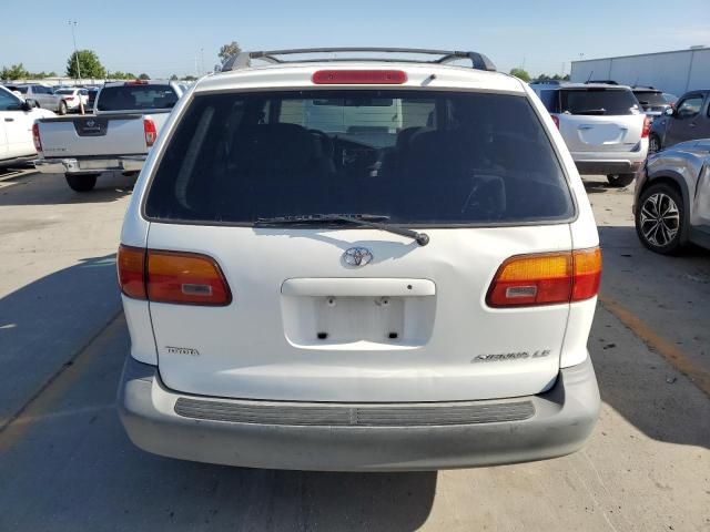 2000 Toyota Sienna LE